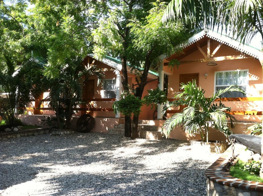 Palm Inn Hotel Port-au-Prince Buitenkant foto