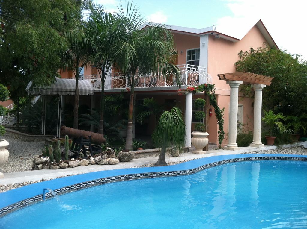 Palm Inn Hotel Port-au-Prince Buitenkant foto