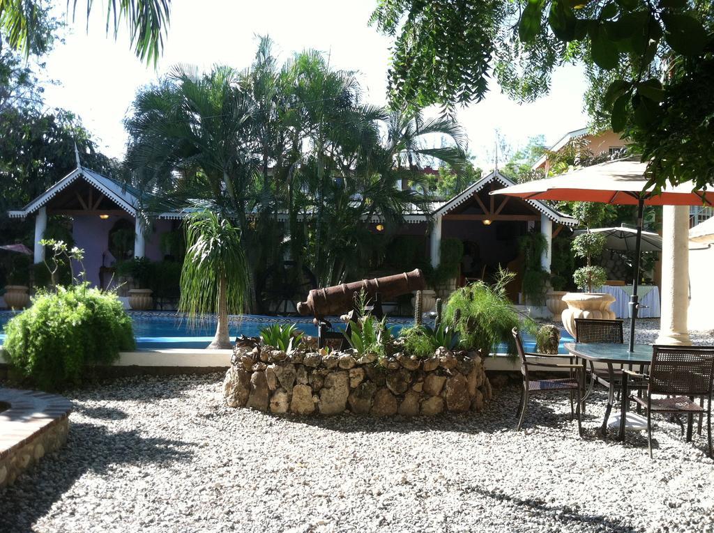 Palm Inn Hotel Port-au-Prince Buitenkant foto