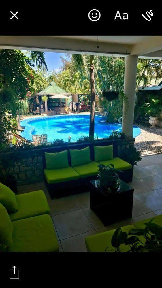 Palm Inn Hotel Port-au-Prince Buitenkant foto